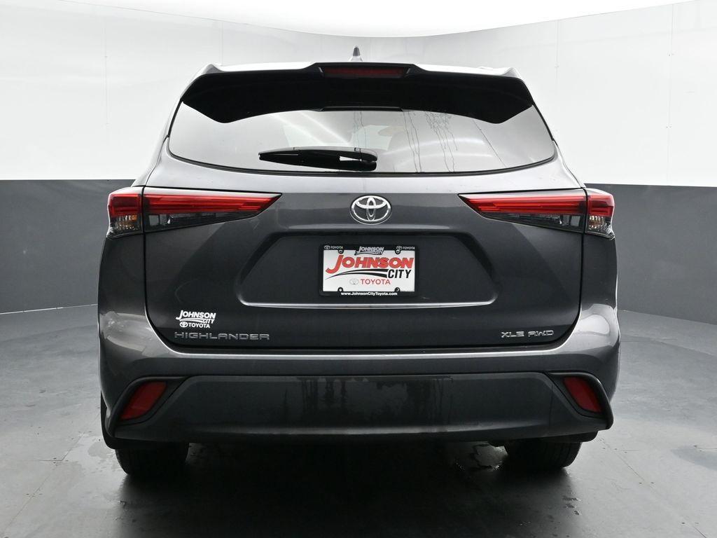 used 2022 Toyota Highlander car, priced at $38,576
