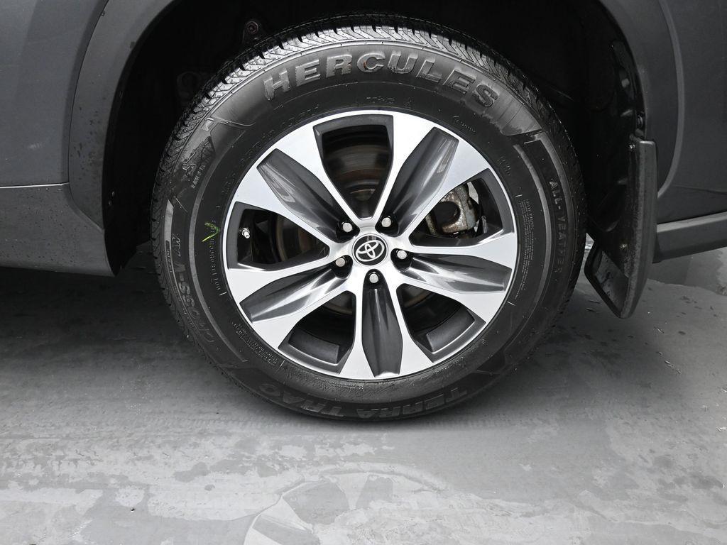 used 2022 Toyota Highlander car, priced at $38,576