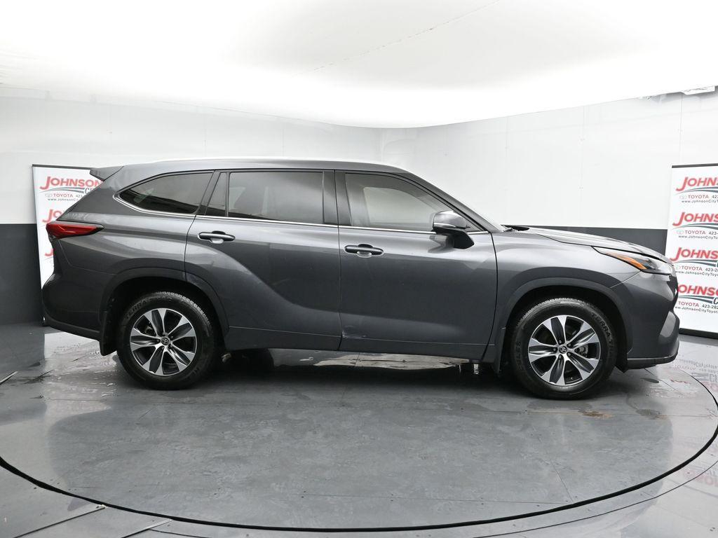 used 2022 Toyota Highlander car, priced at $38,576