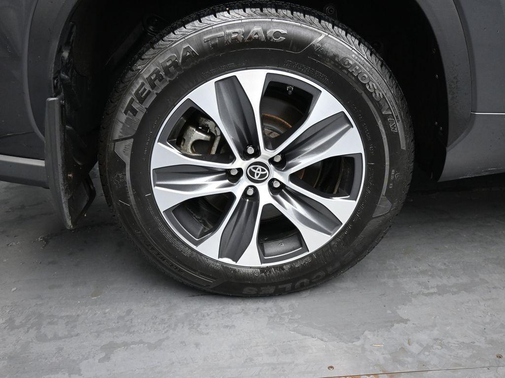 used 2022 Toyota Highlander car, priced at $38,576