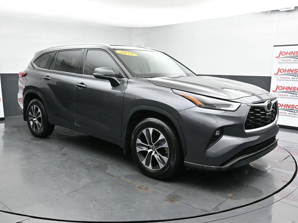 used 2022 Toyota Highlander car, priced at $38,576