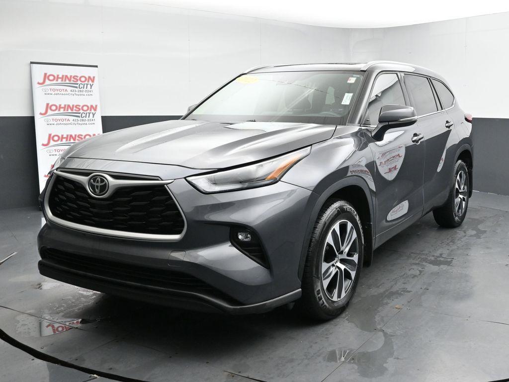 used 2022 Toyota Highlander car, priced at $38,576