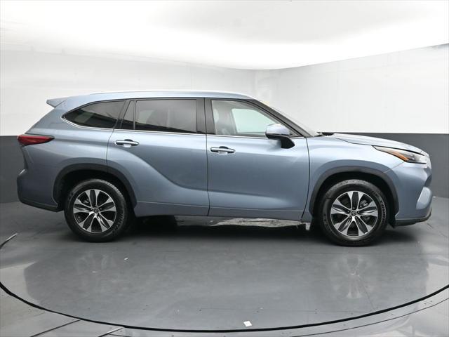 used 2022 Toyota Highlander car, priced at $32,311