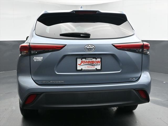 used 2022 Toyota Highlander car, priced at $32,311