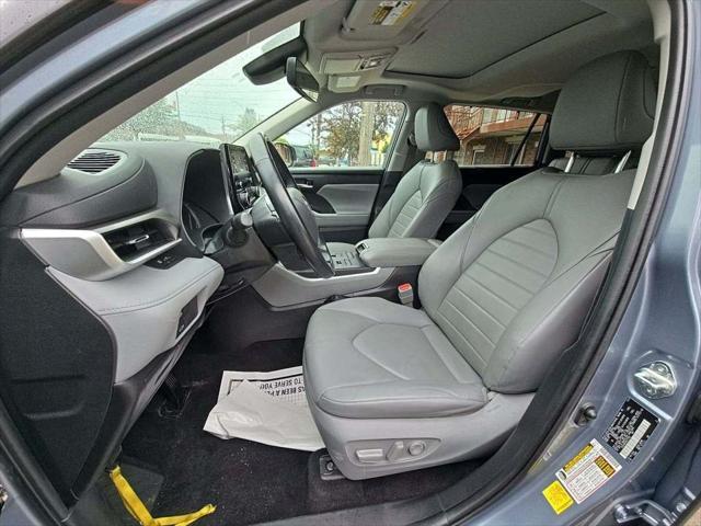 used 2022 Toyota Highlander car, priced at $37,614