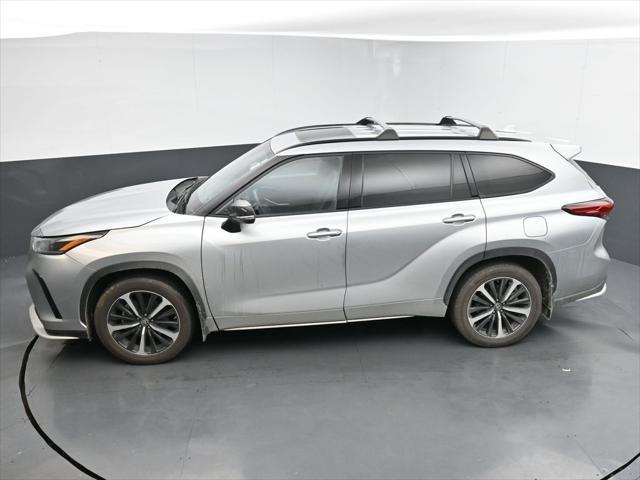 used 2022 Toyota Highlander car, priced at $39,518