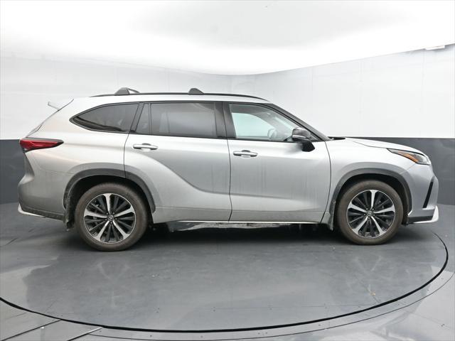 used 2022 Toyota Highlander car, priced at $39,518