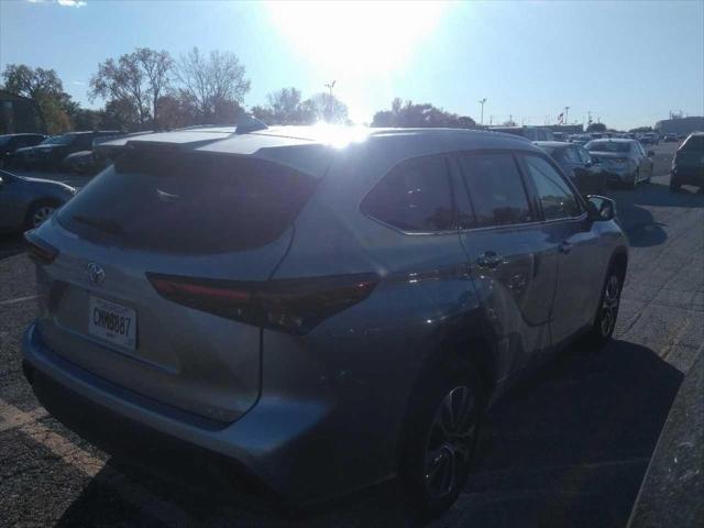 used 2021 Toyota Highlander car, priced at $35,074