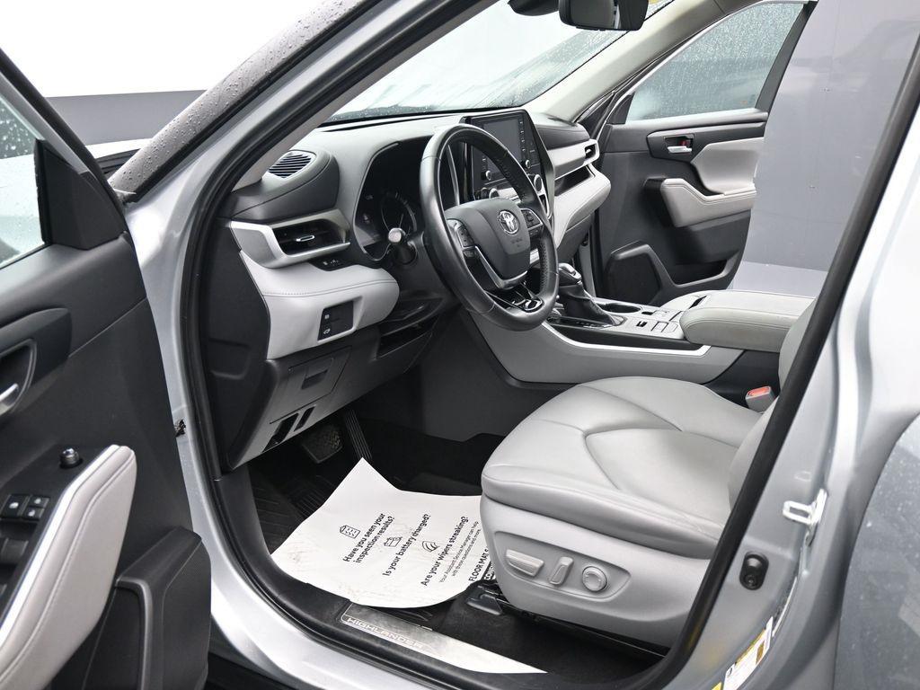 used 2020 Toyota Highlander car, priced at $27,845