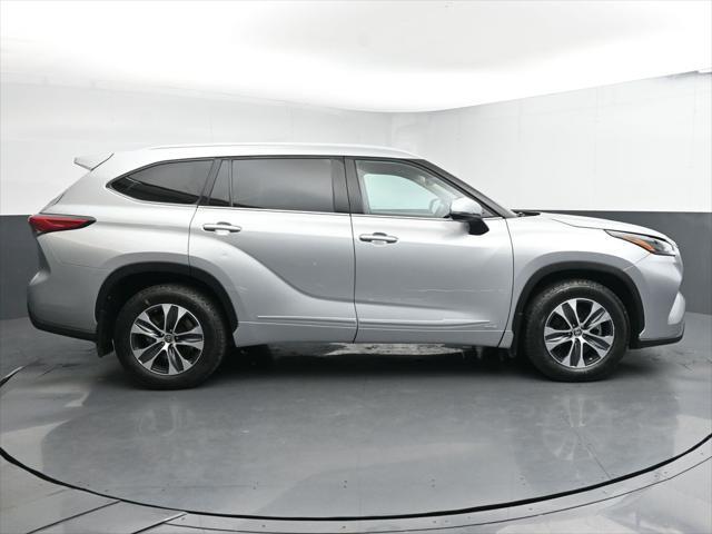 used 2022 Toyota Highlander Hybrid car, priced at $35,724