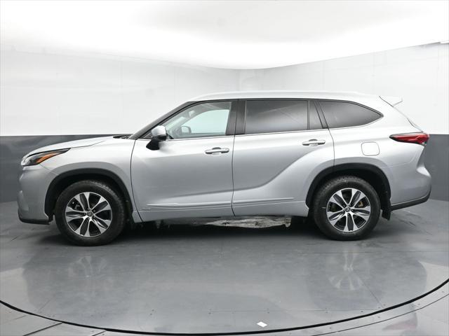 used 2022 Toyota Highlander Hybrid car, priced at $35,724