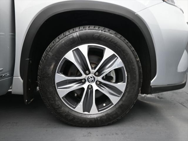 used 2022 Toyota Highlander Hybrid car, priced at $35,724