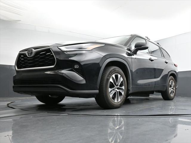 used 2021 Toyota Highlander car, priced at $29,825