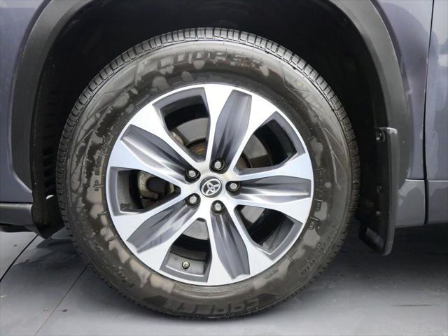 used 2020 Toyota Highlander car, priced at $26,540