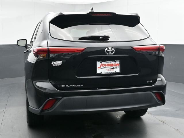 used 2021 Toyota Highlander car, priced at $28,283