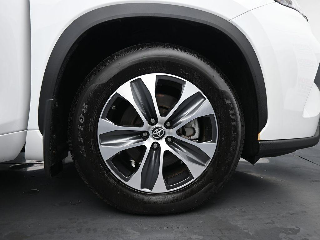 used 2022 Toyota Highlander car, priced at $37,009