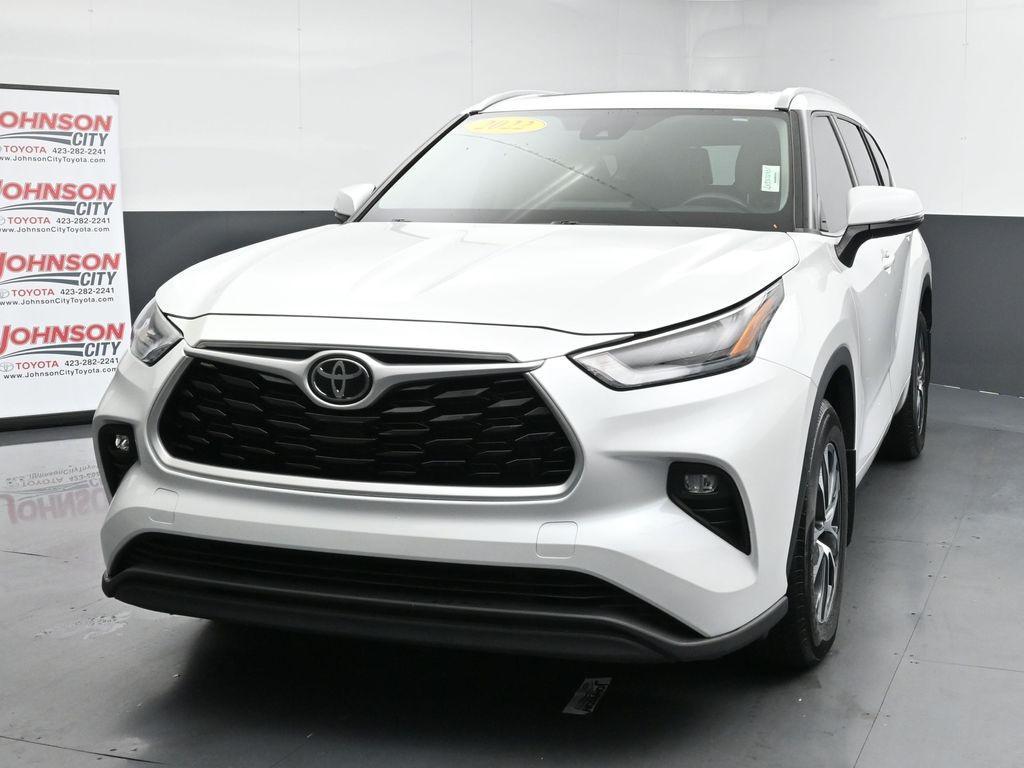 used 2022 Toyota Highlander car, priced at $37,009