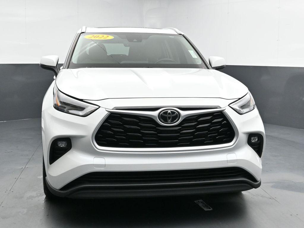 used 2022 Toyota Highlander car, priced at $37,009