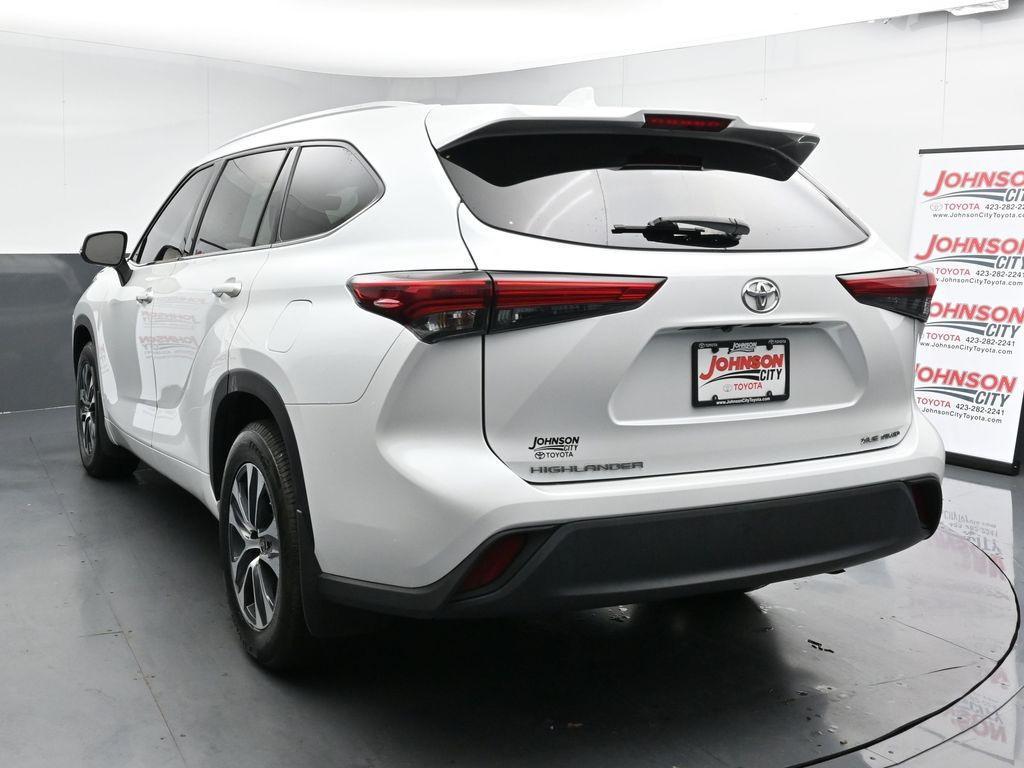 used 2022 Toyota Highlander car, priced at $37,009