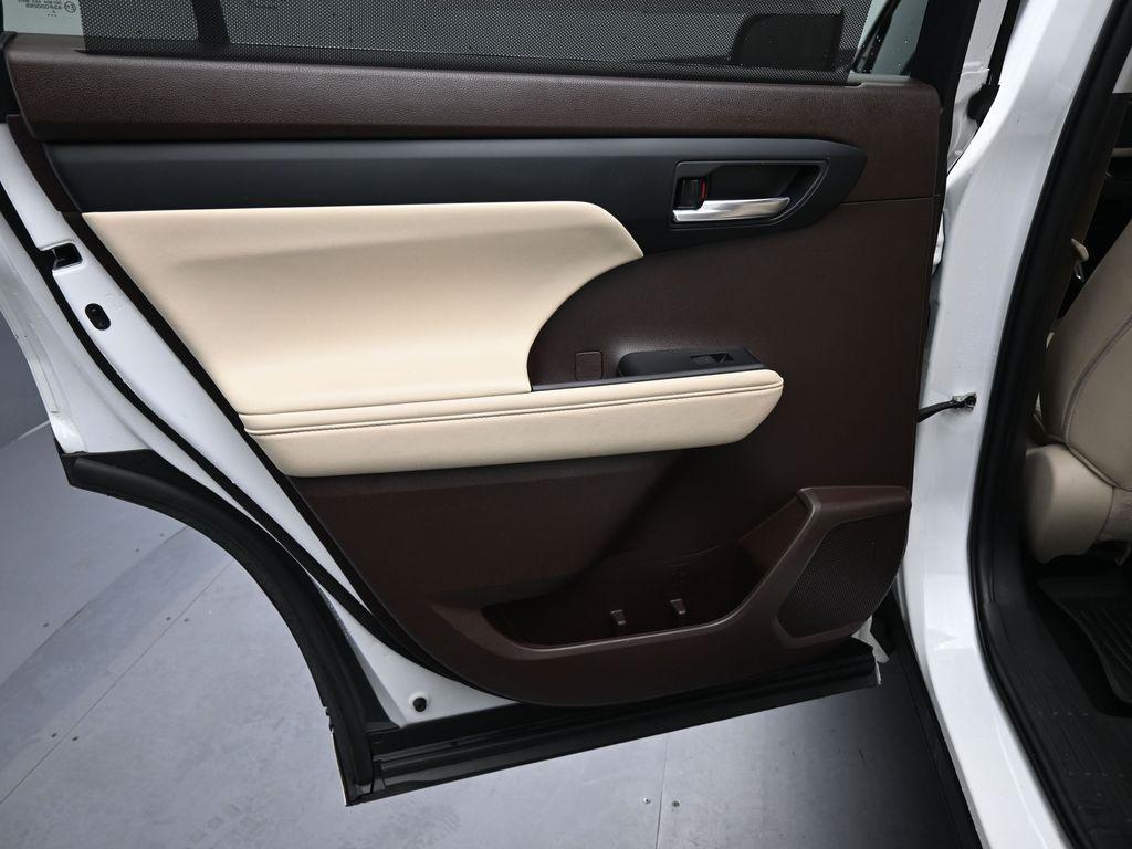 used 2022 Toyota Highlander car, priced at $37,009