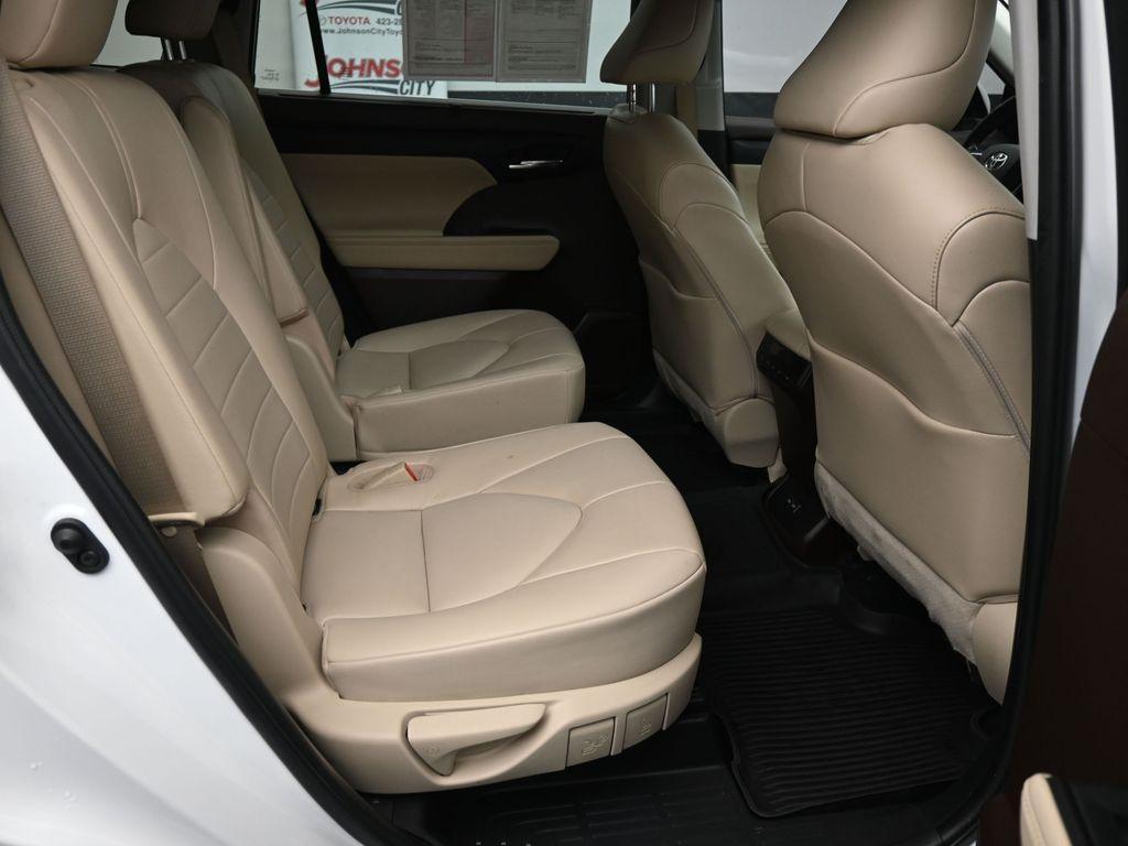 used 2022 Toyota Highlander car, priced at $37,009