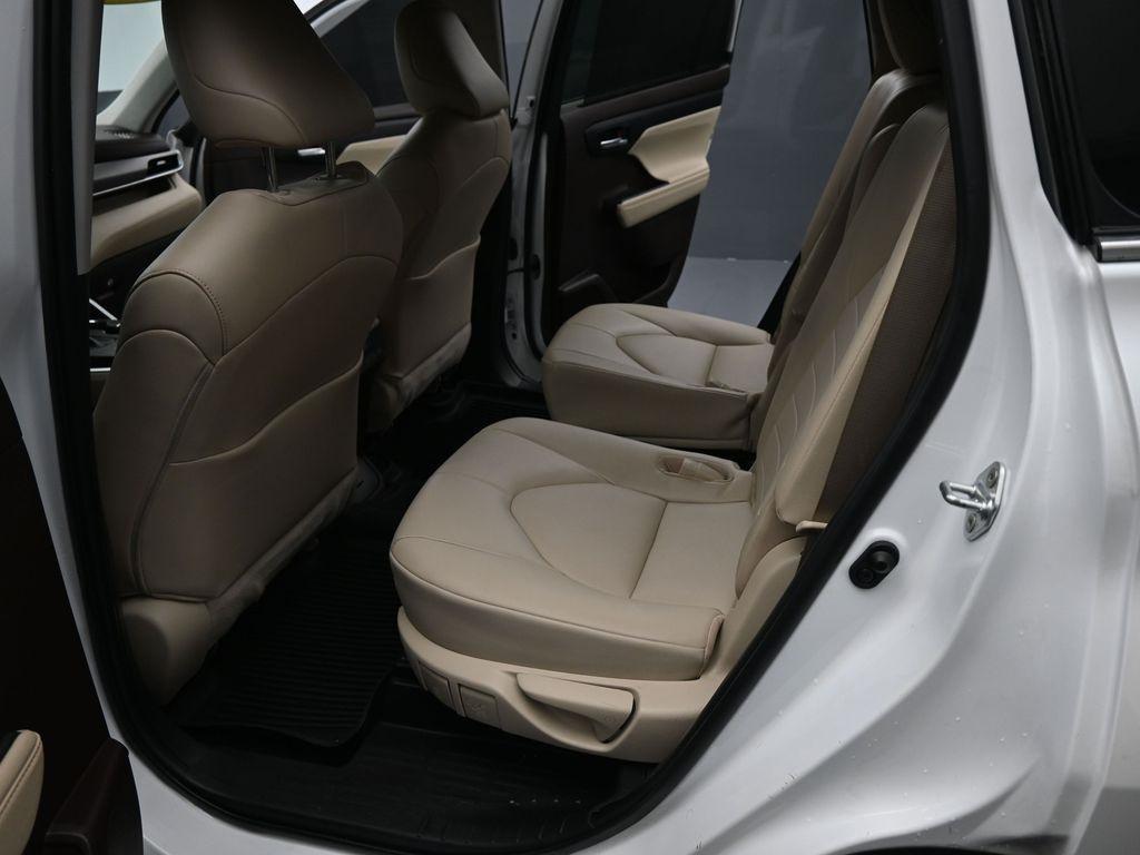 used 2022 Toyota Highlander car, priced at $37,009