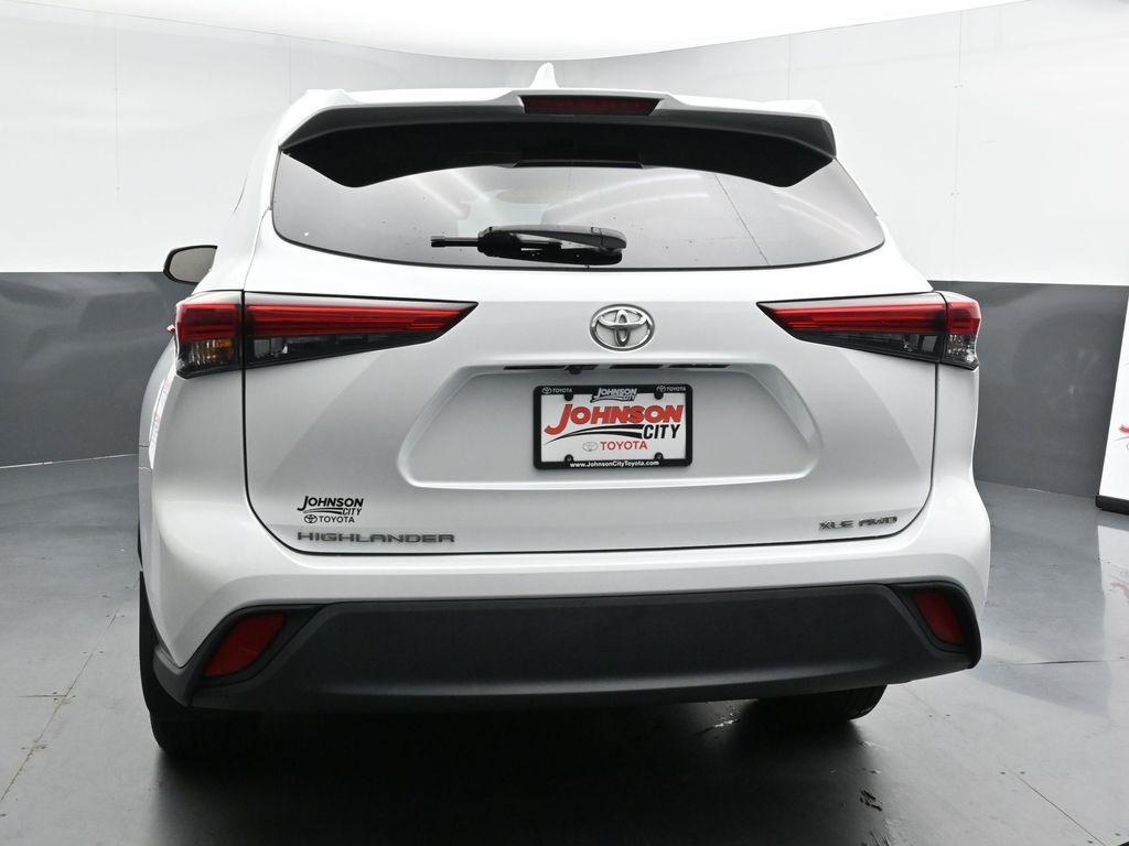 used 2022 Toyota Highlander car, priced at $37,009