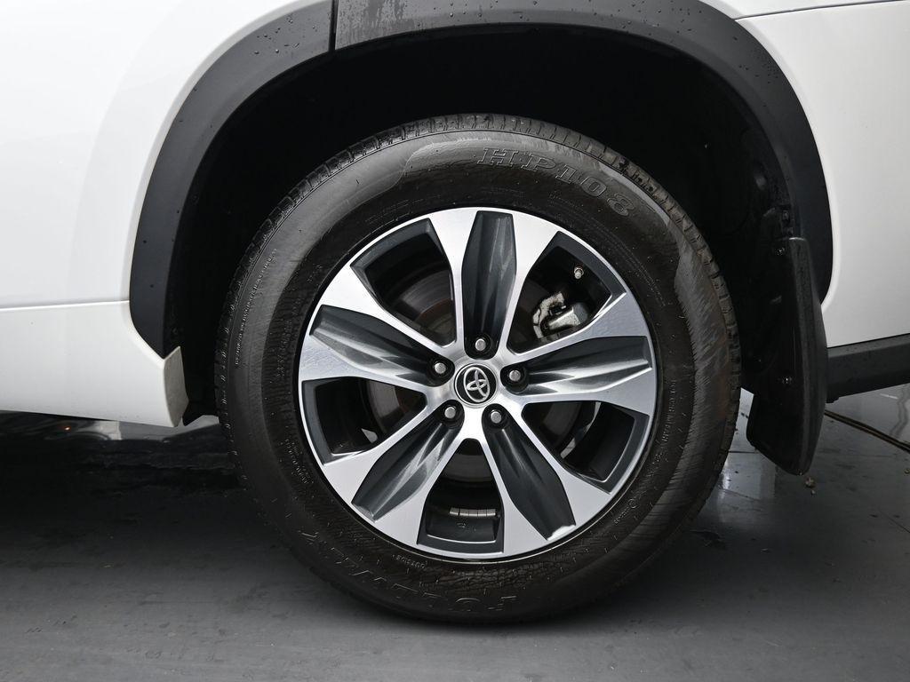 used 2022 Toyota Highlander car, priced at $37,009