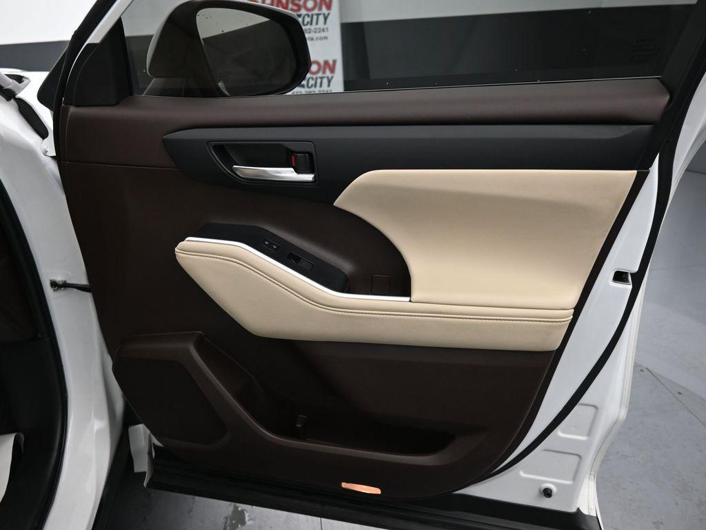 used 2022 Toyota Highlander car, priced at $37,009