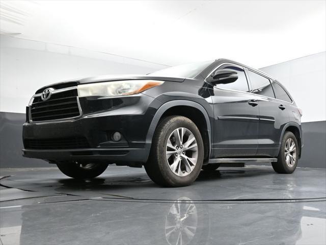 used 2015 Toyota Highlander car, priced at $17,123