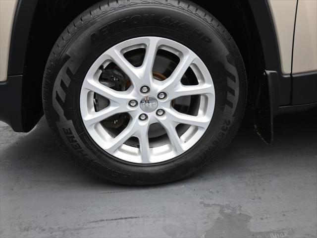 used 2015 Jeep Cherokee car, priced at $12,197