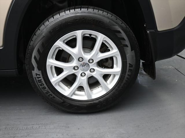 used 2015 Jeep Cherokee car, priced at $12,197
