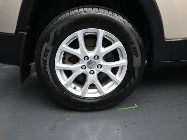used 2015 Jeep Cherokee car, priced at $12,197