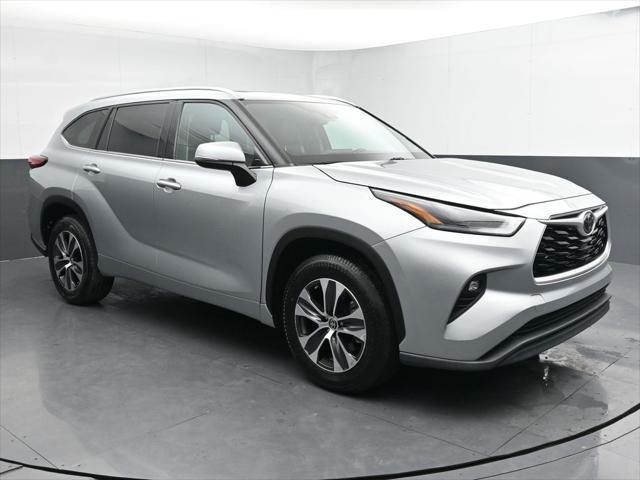 used 2021 Toyota Highlander car, priced at $28,311