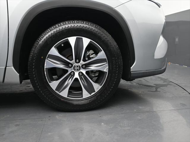 used 2021 Toyota Highlander car, priced at $28,311