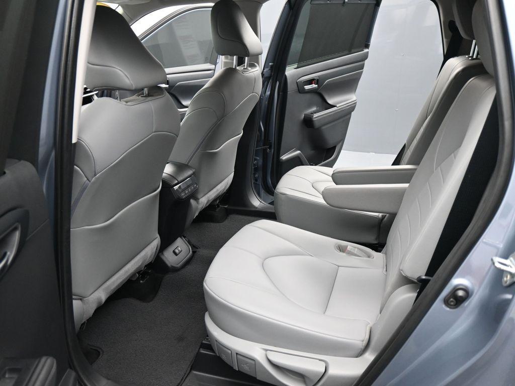 used 2020 Toyota Highlander car, priced at $31,992