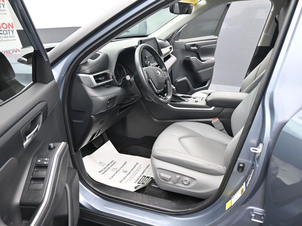 used 2020 Toyota Highlander car, priced at $31,992