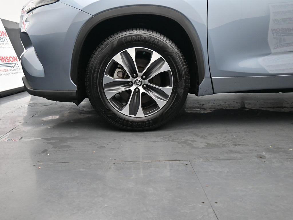 used 2020 Toyota Highlander car, priced at $31,992