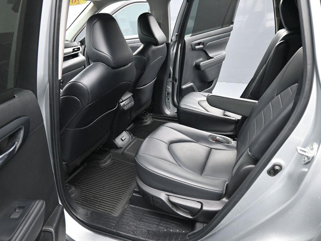 used 2022 Toyota Highlander car, priced at $34,414