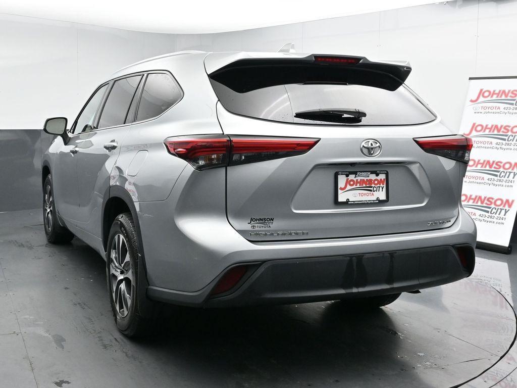 used 2022 Toyota Highlander car, priced at $34,414
