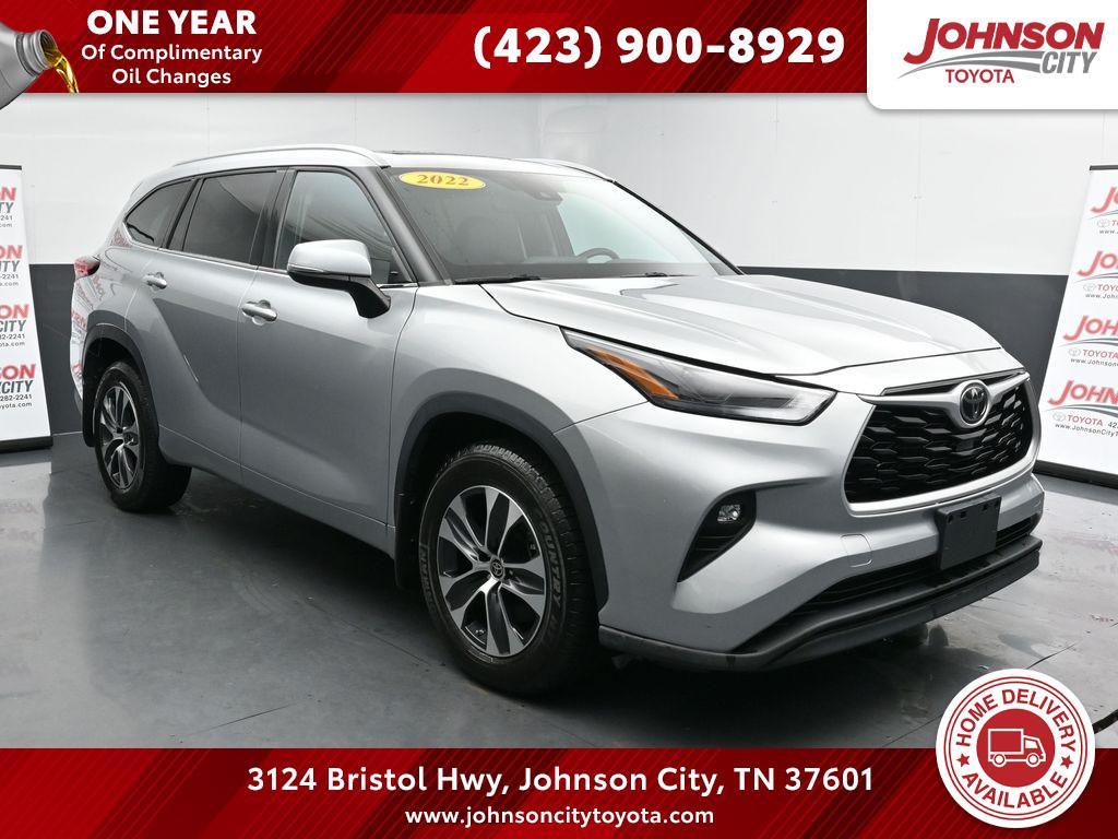 used 2022 Toyota Highlander car, priced at $34,414
