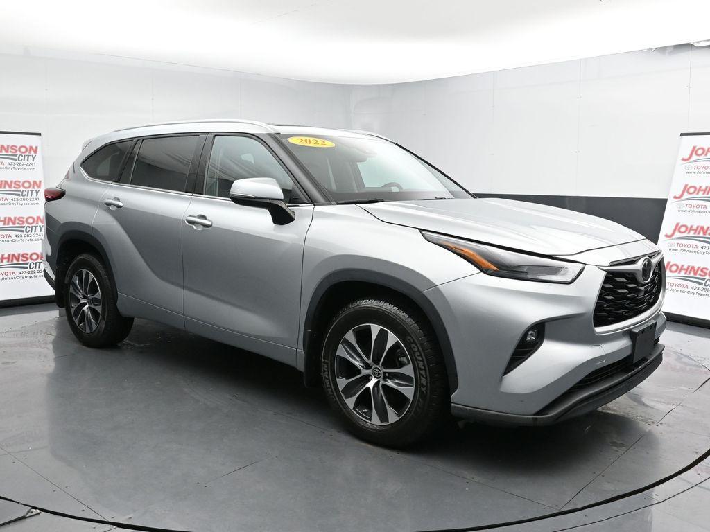 used 2022 Toyota Highlander car, priced at $34,414