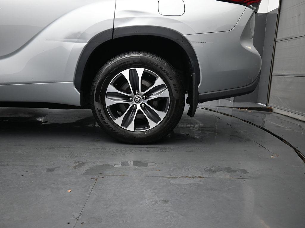 used 2022 Toyota Highlander car, priced at $34,414