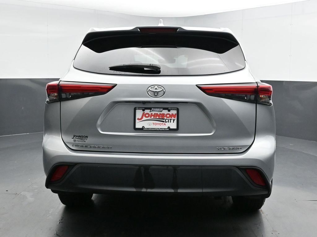 used 2022 Toyota Highlander car, priced at $34,414
