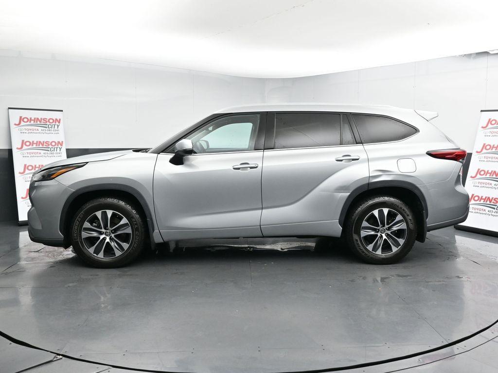 used 2022 Toyota Highlander car, priced at $34,414