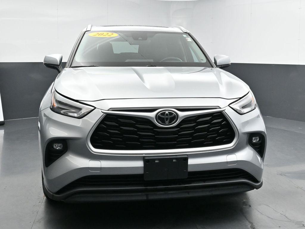 used 2022 Toyota Highlander car, priced at $34,414