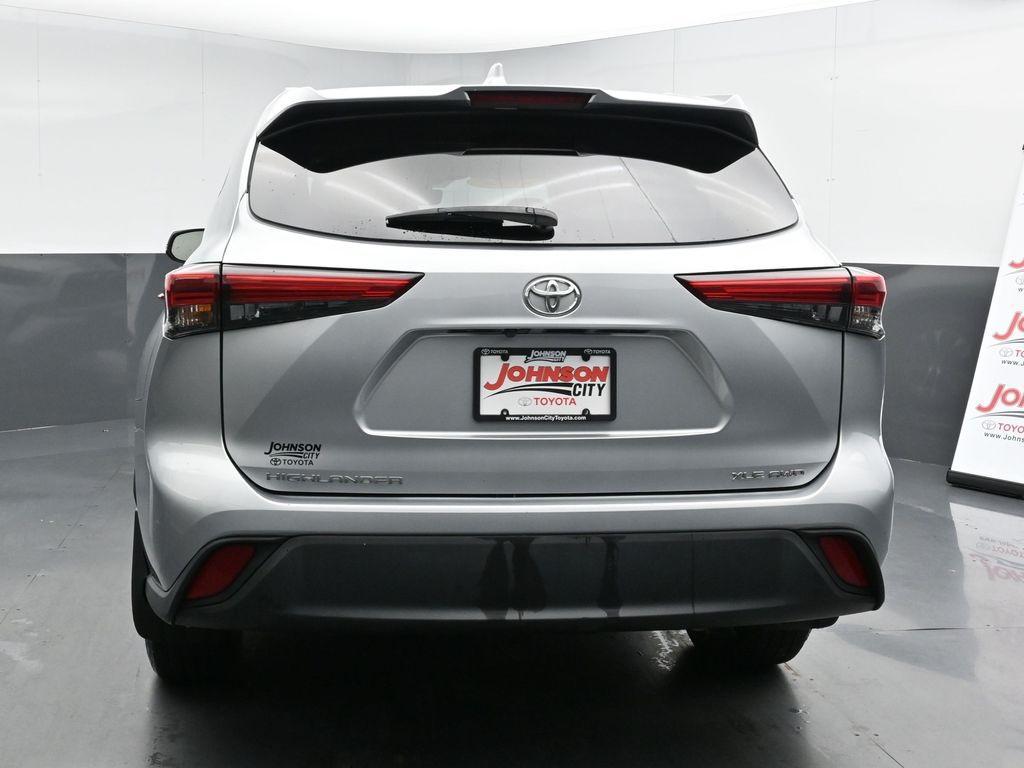 used 2022 Toyota Highlander car, priced at $34,414