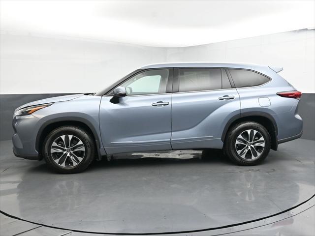 used 2022 Toyota Highlander car, priced at $34,241