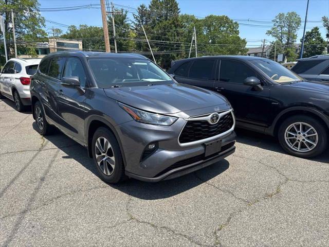used 2020 Toyota Highlander car, priced at $30,235