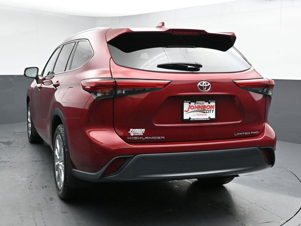 used 2021 Toyota Highlander car, priced at $31,265